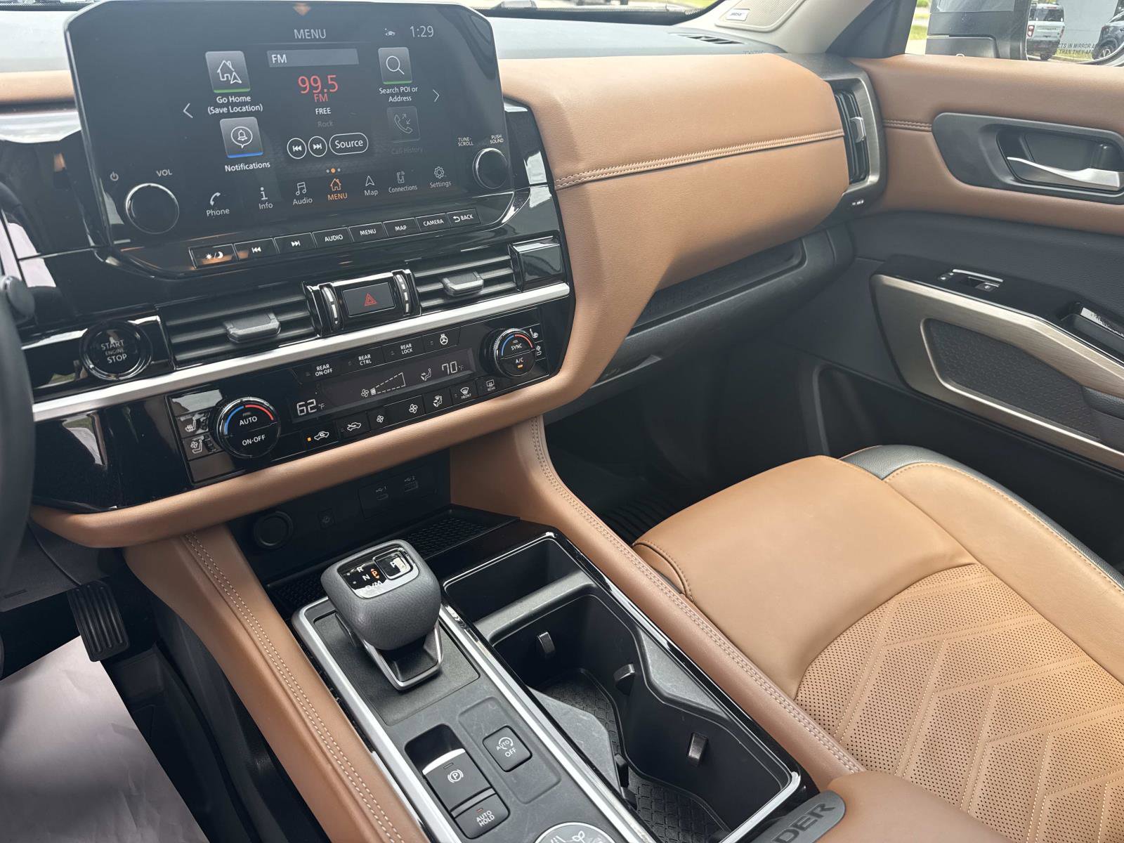 Used 2025 Nissan Pathfinder Platinum AWD/4WD image 25