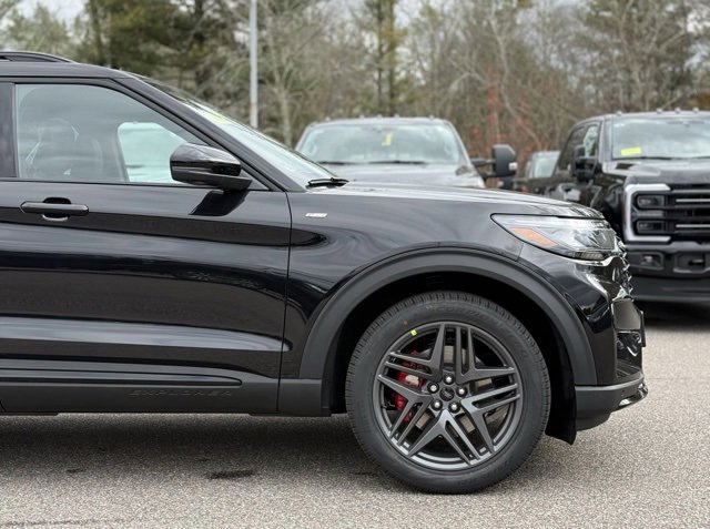 New 2026 Ford Explorer ST-Line image 2