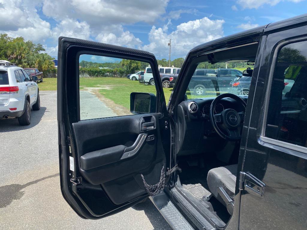 Used 2012 Jeep Wrangler Unlimited Sahara w/ Dual Top Group AWD/4WD image 13