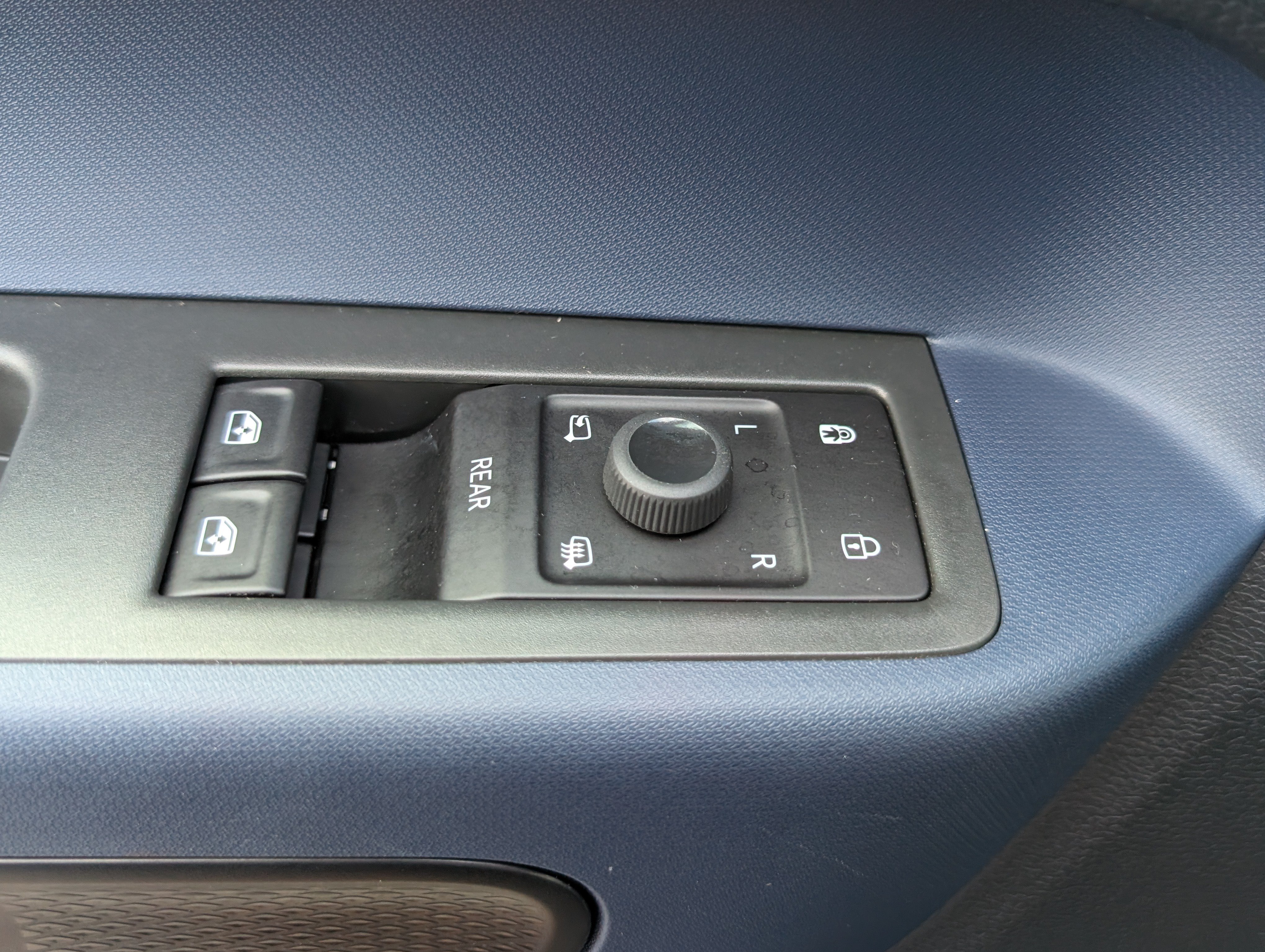 Used 2025 Volkswagen ID. Buzz Pro S Plus RWD image 20