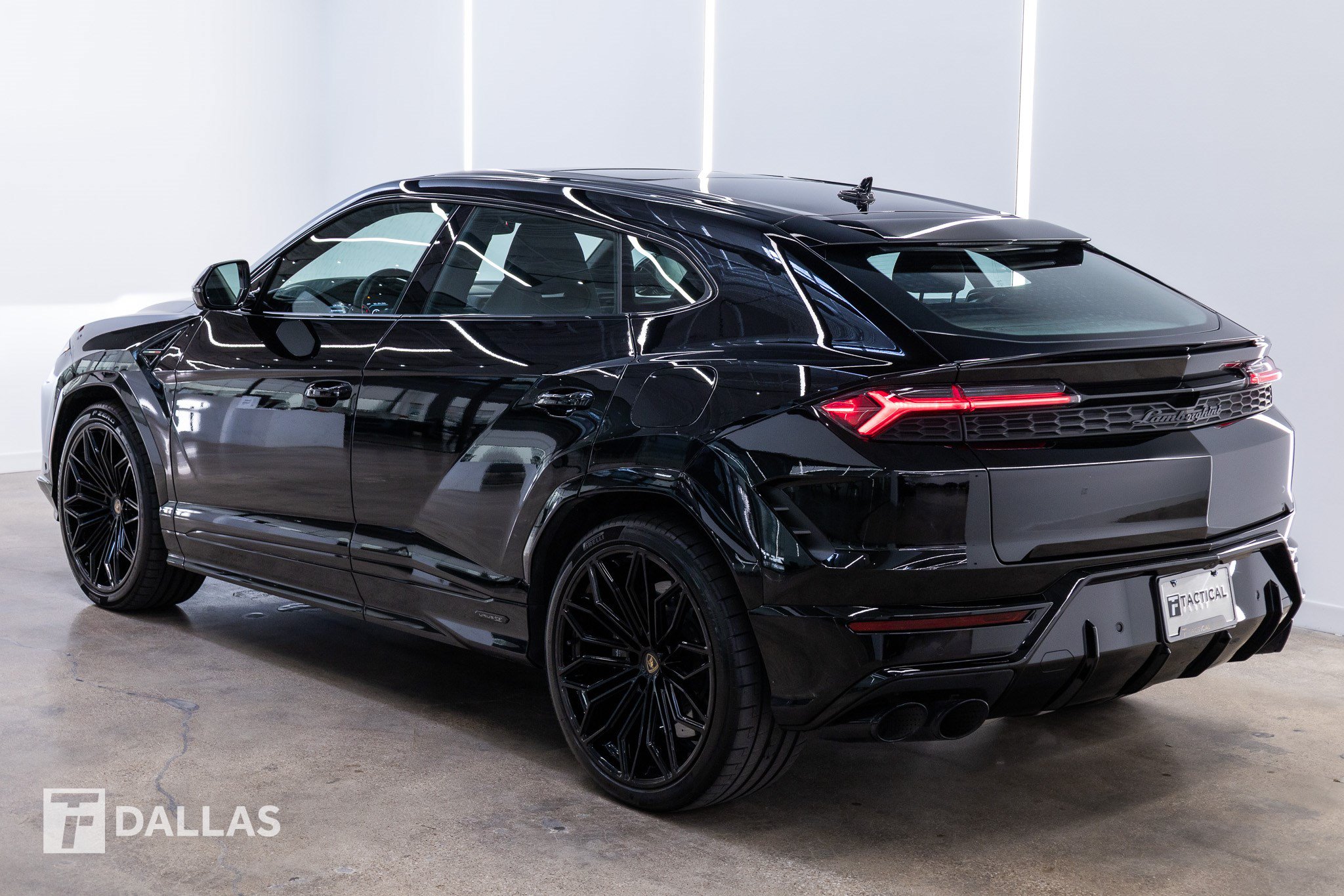 Used 2026 Lamborghini Urus SE AWD/4WD image 8