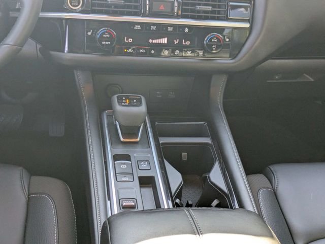 Used 2024 Nissan Pathfinder SL FWD image 21