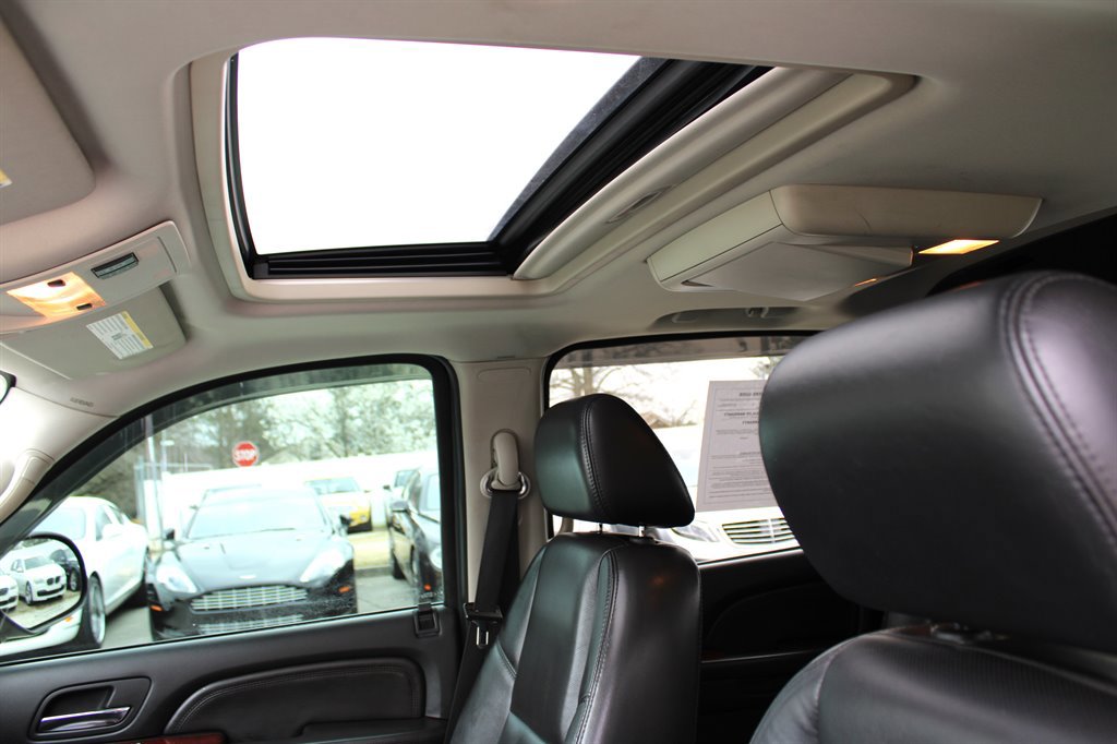 Used 2007 Cadillac Escalade EXT w/ Information Package image 29