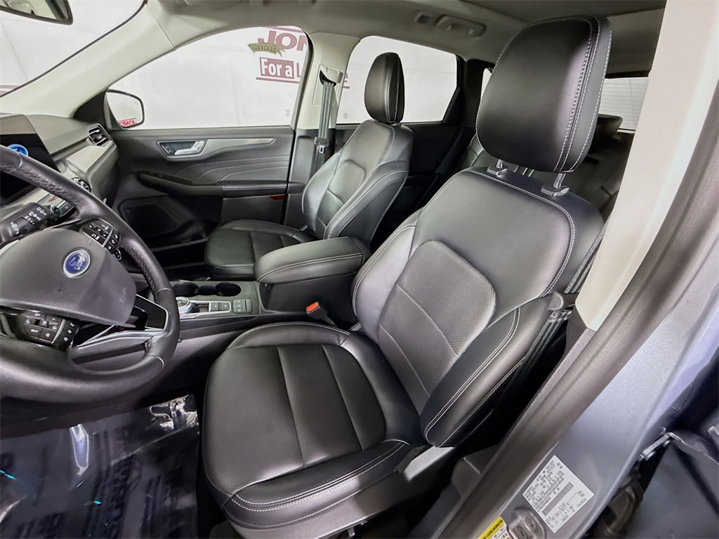 Used 2022 Ford Escape Titanium w/ Class II Trailer Tow Package image 26