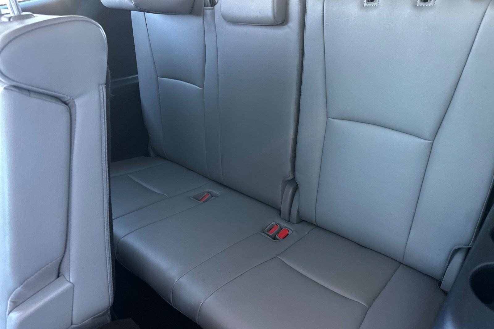 Used 2022 Toyota Highlander XLE AWD/4WD image 35