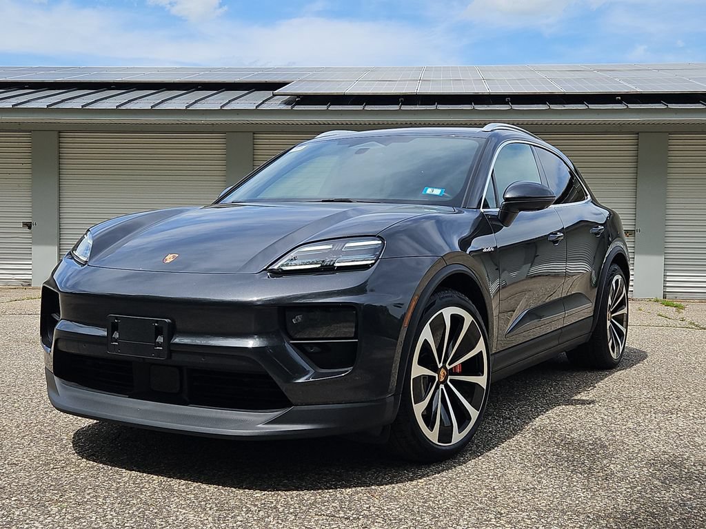 Certified 2025 Porsche Macan 4S Electric AWD/4WD image 1