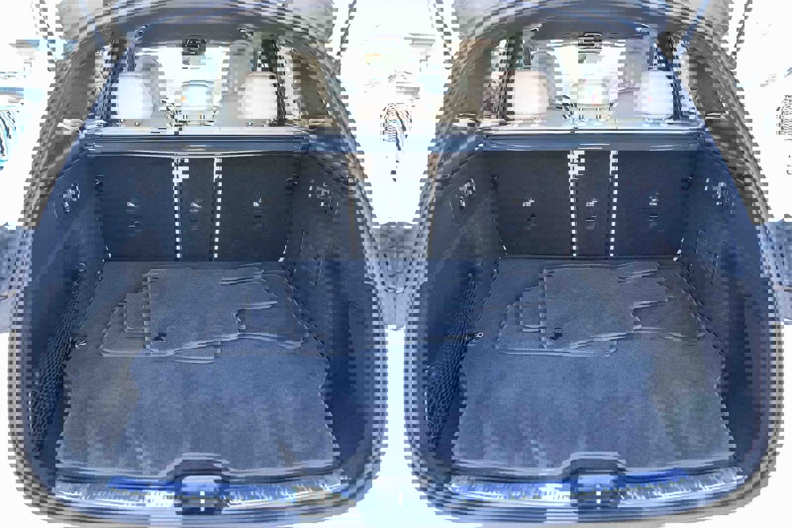 Used 2025 Mercedes-Benz GLC 350e 4MATIC image 29