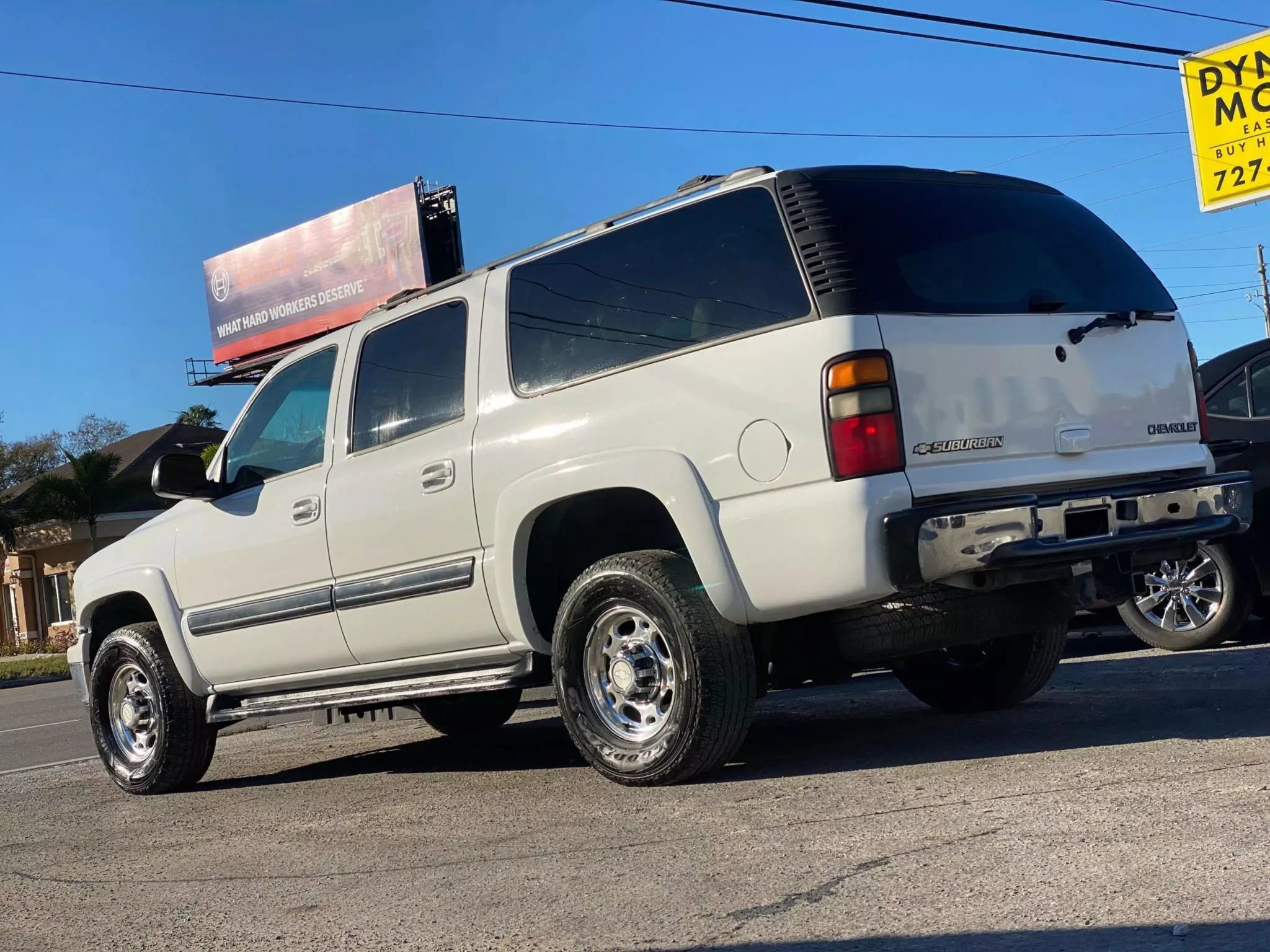 Used 2005 Chevrolet Suburban 2500 LT w/ Preferred Equipment Group image 3
