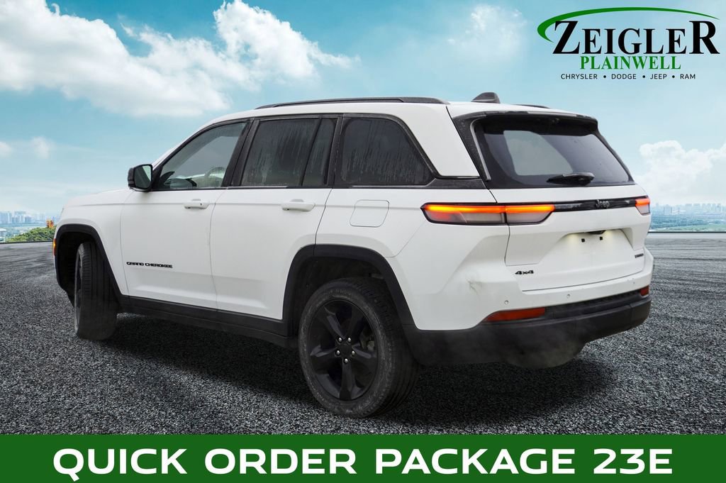 Used 2023 Jeep Grand Cherokee Limited w/ Luxury Tech Group II image 2