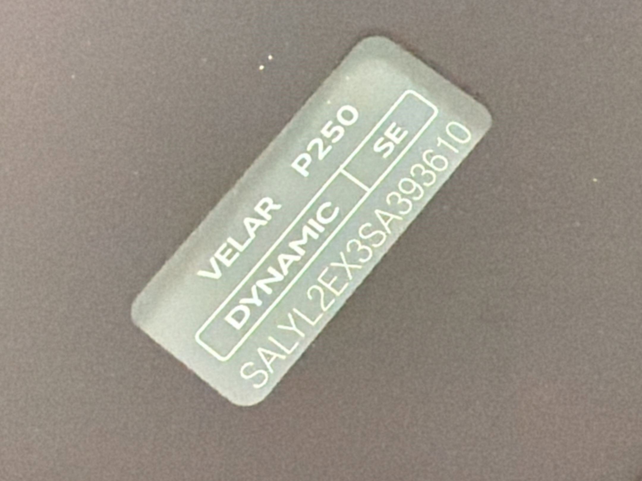 Certified 2025 Land Rover Range Rover Velar Dynamic SE AWD/4WD image 19