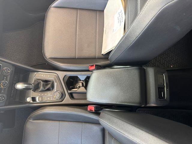 Used 2018 Volkswagen Tiguan SEL AWD/4WD image 26