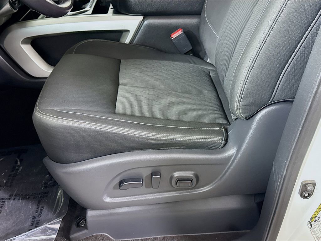 Used 2018 Nissan Titan SV w/ SV Convenience Package AWD/4WD image 25
