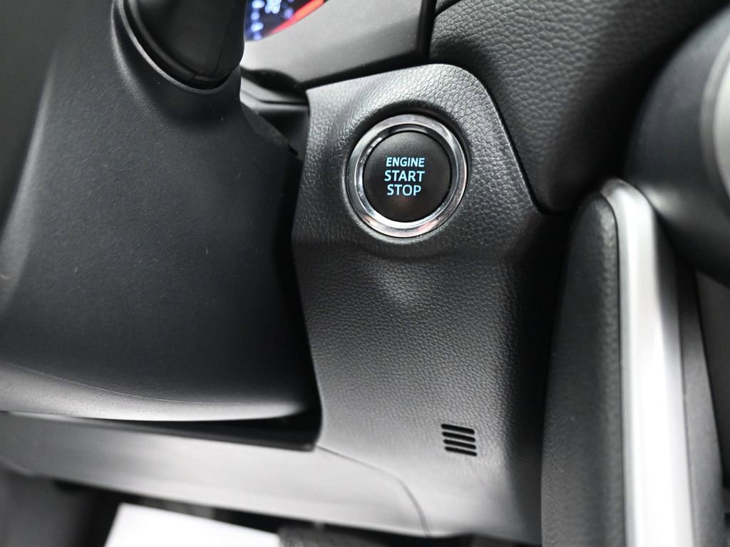 Used 2020 Toyota RAV4 XLE w/ Convenience Package FWD image 24
