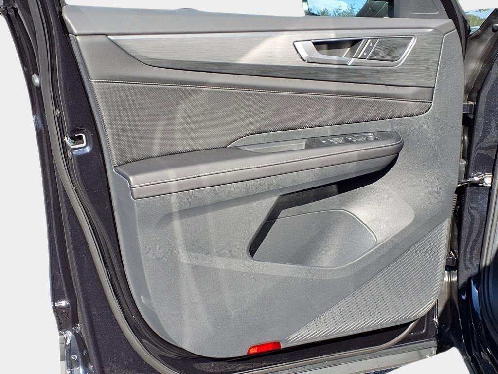 New 2026 Volkswagen Atlas Cross Sport SE image 9