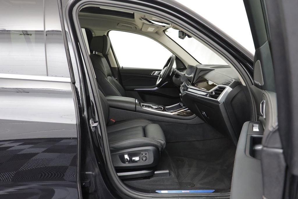 Certified 2024 BMW X7 xDrive40i w/ Executive Package image 21