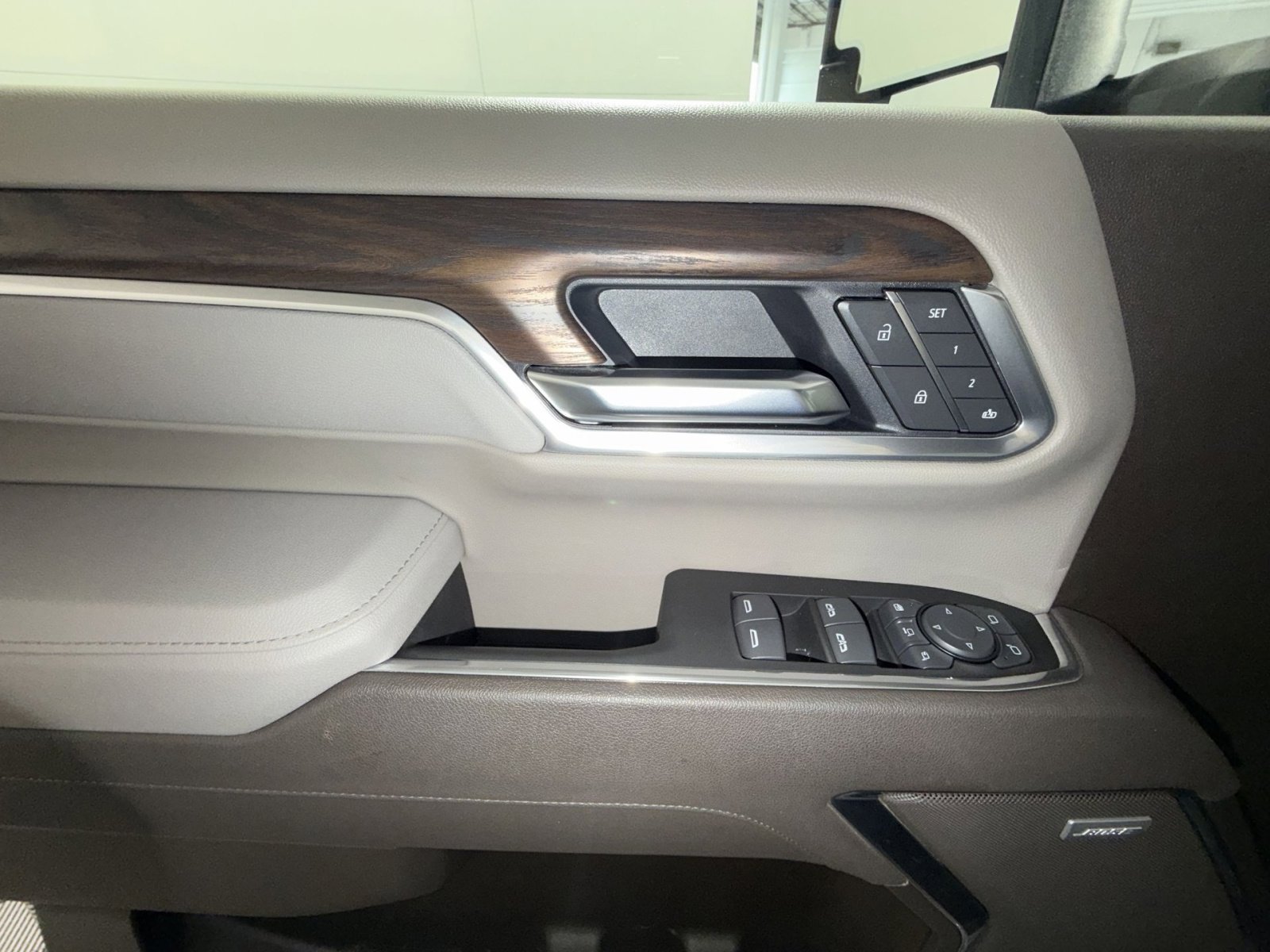 Used 2025 GMC Sierra 3500 SLT w/ SLT Convenience Package image 15