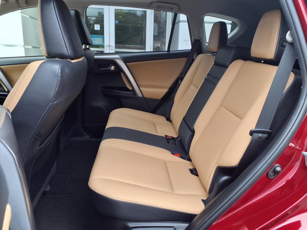 Used 2018 Toyota RAV4 Limited w/ Advanced Technology Package AWD/4WD image 10