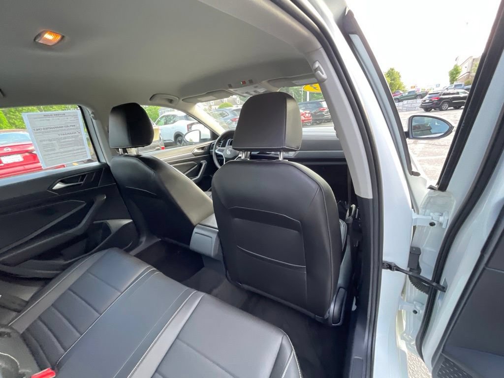 Used 2023 Volkswagen Jetta SE FWD image 15