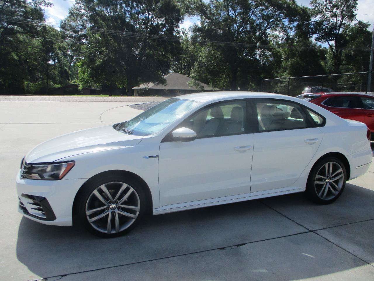 Used 2018 Volkswagen Passat 2.0T R-Line FWD image 8