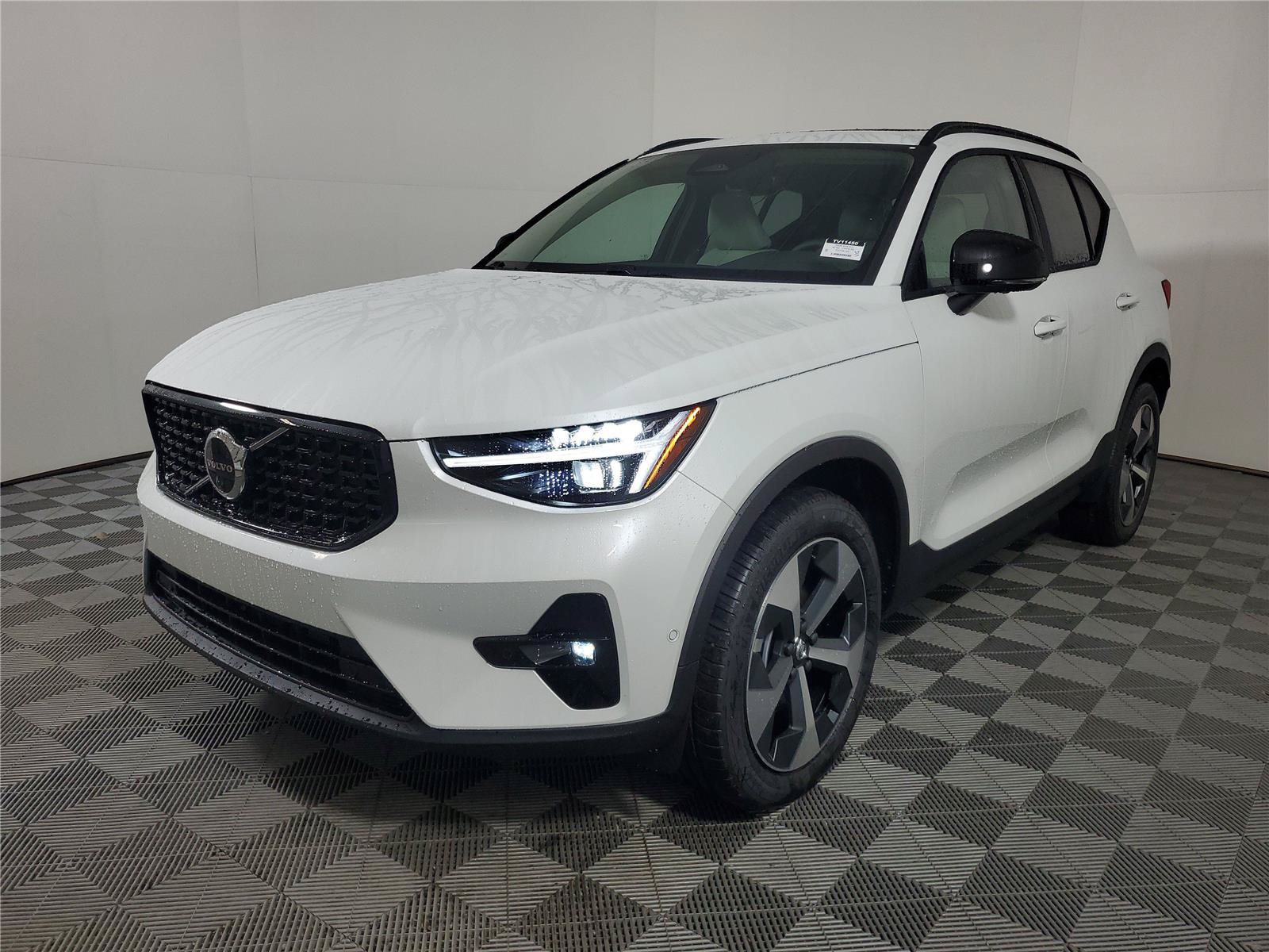 New 2026 Volvo XC40 B5 Plus w/ Protection Package Premier AWD/4WD image 3