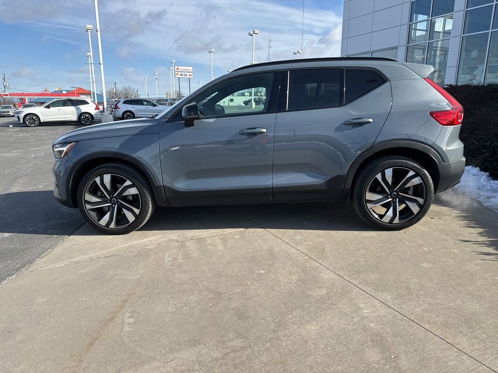 Certified 2023 Volvo XC40 B5 Ultimate w/ Protection Package Premier image 8