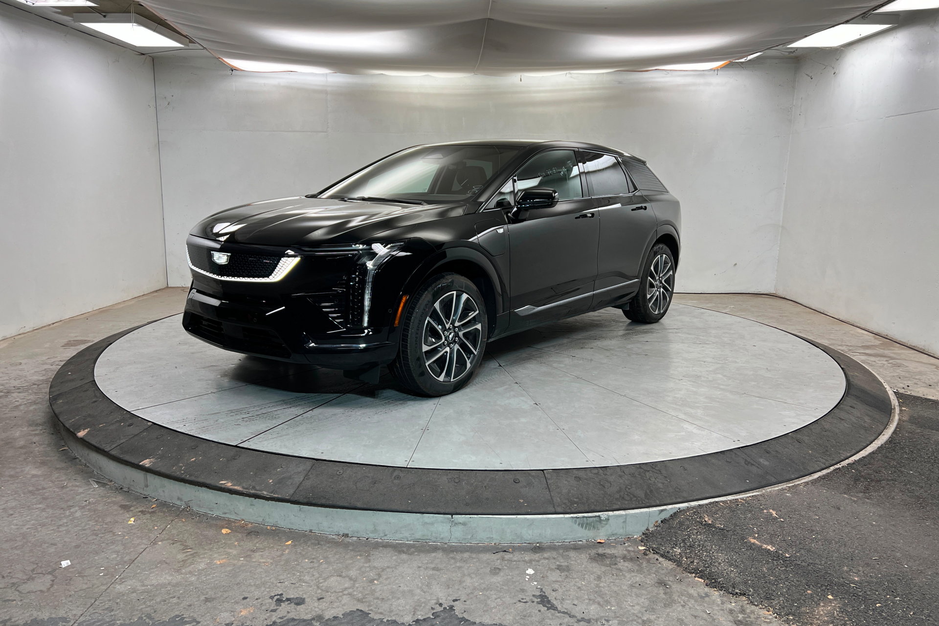 New 2026 Cadillac Optiq Sport 2 w/ LPO, Floor Liner Package AWD/4WD image 1