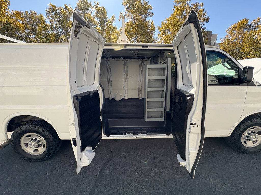 Used 2017 Chevrolet Express 2500 Extended image 24