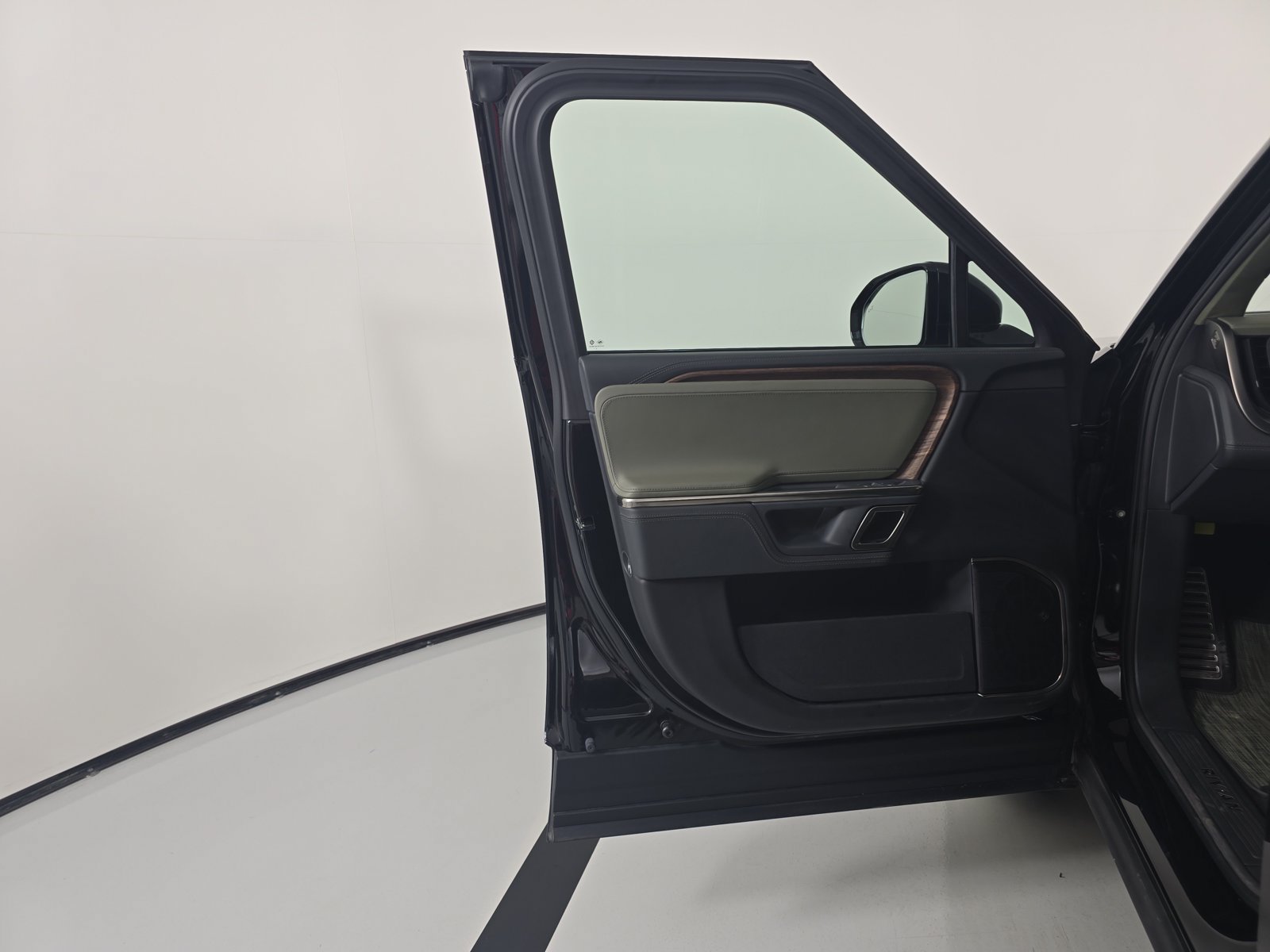 Used 2024 Rivian R1T Adventure Dual AWD/4WD image 16