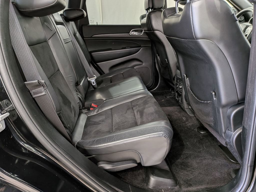 Used 2017 Jeep Grand Cherokee Altitude image 32