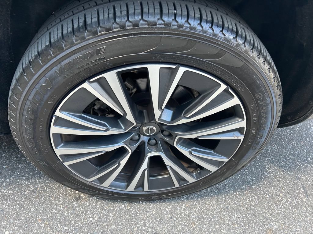 Certified 2022 Volvo XC90 T6 Momentum w/ Climate Package AWD/4WD image 5