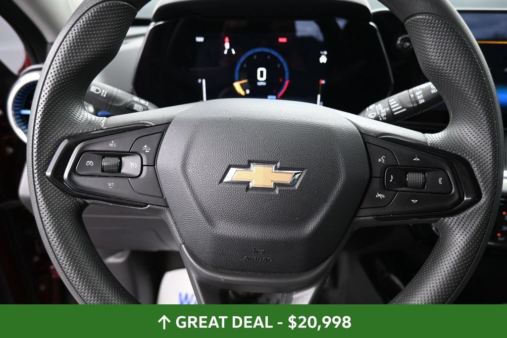 Used 2025 Chevrolet Trax LT FWD image 39