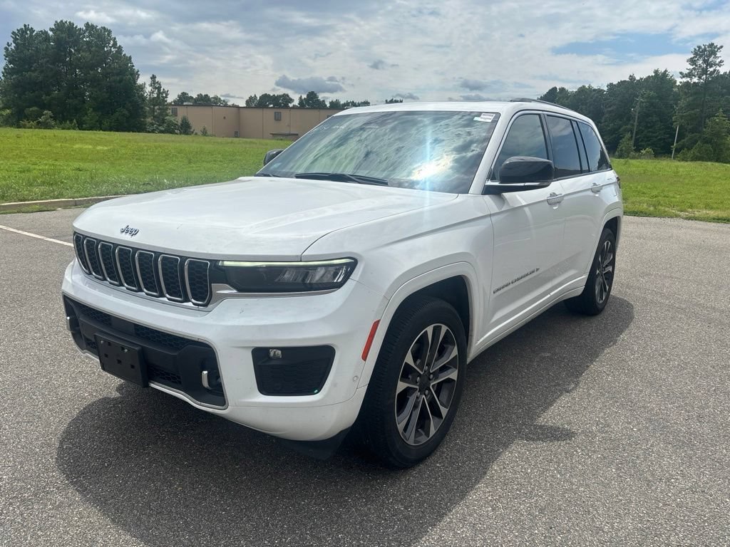 Certified 2023 Jeep Grand Cherokee Overland w/ Luxury Tech Group IV AWD/4WD image 3