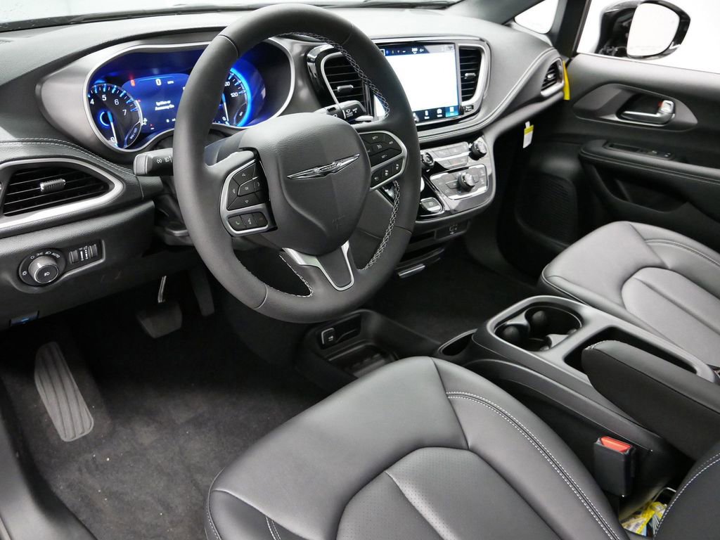 New 2026 Chrysler Pacifica Select AWD/4WD image 6
