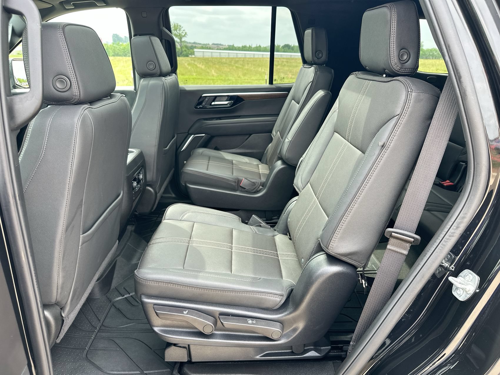 Used 2025 Chevrolet Tahoe High Country w/ Sun And Tow Package AWD/4WD image 25