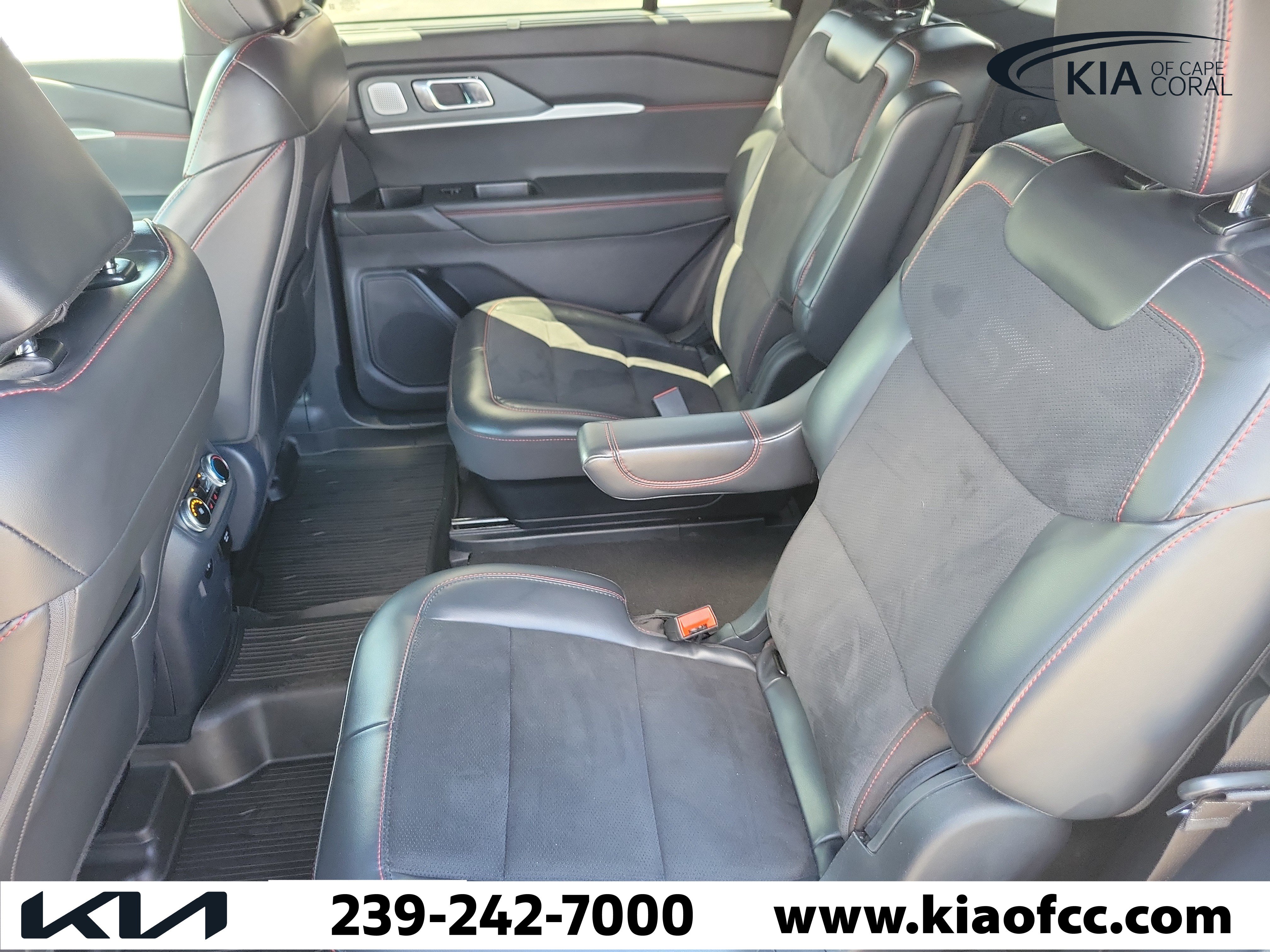 Used 2025 Ford Explorer ST AWD/4WD image 13