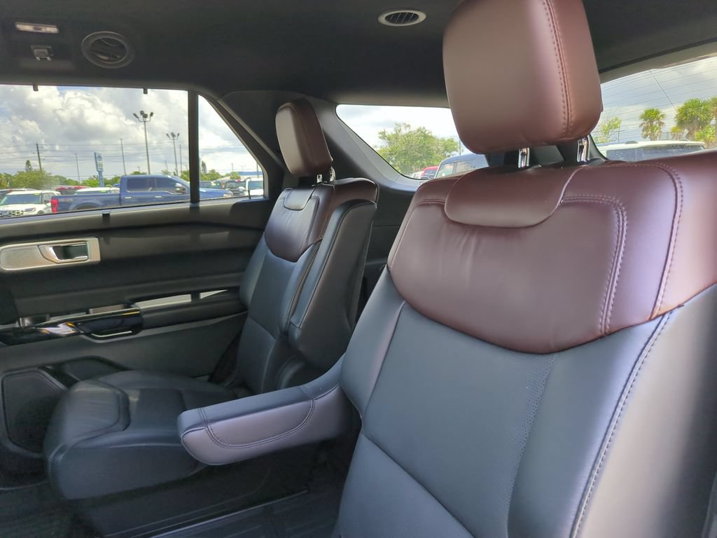 Certified 2022 Ford Explorer Platinum w/ Equipment Group 601A AWD/4WD image 20