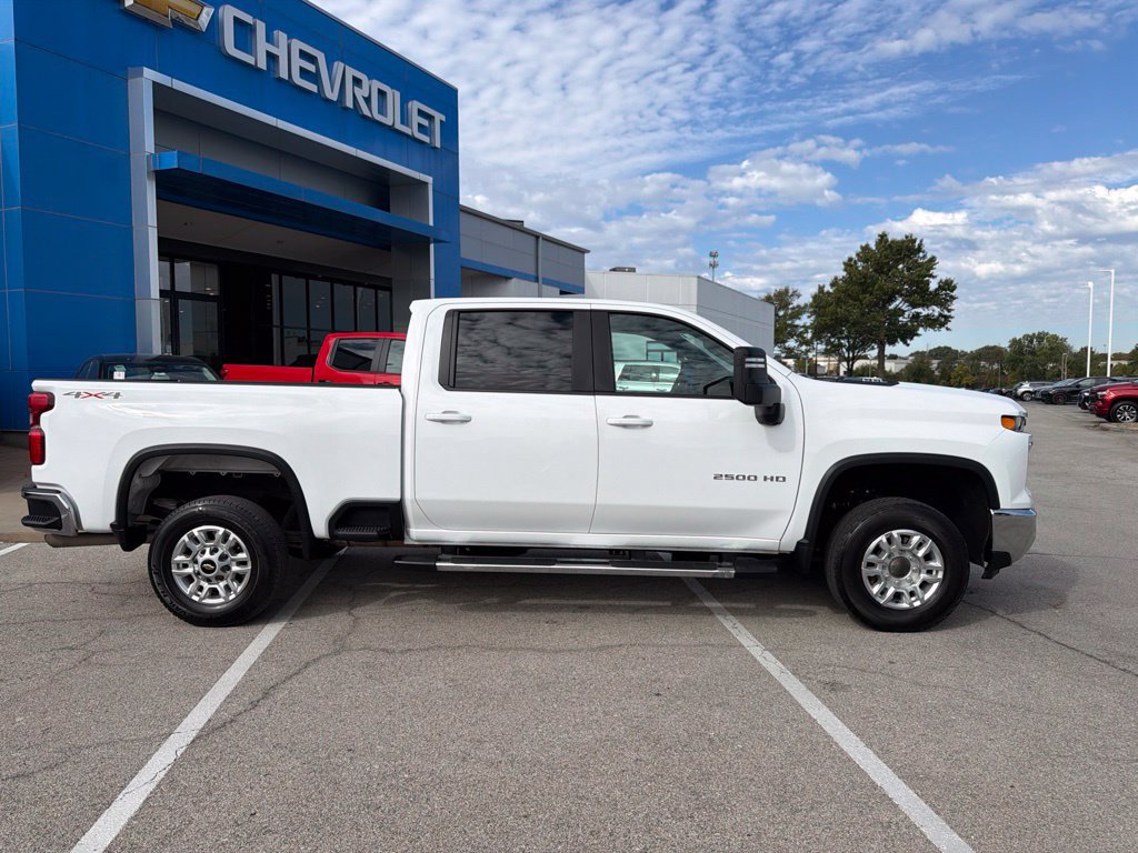 Used 2025 Chevrolet Silverado 2500 LT w/ Convenience Package AWD/4WD image 2