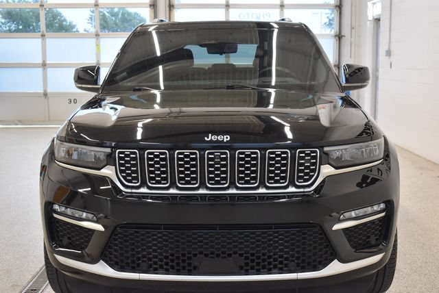 Used 2023 Jeep Grand Cherokee Summit w/ Advanced Protech Group IV AWD/4WD image 3