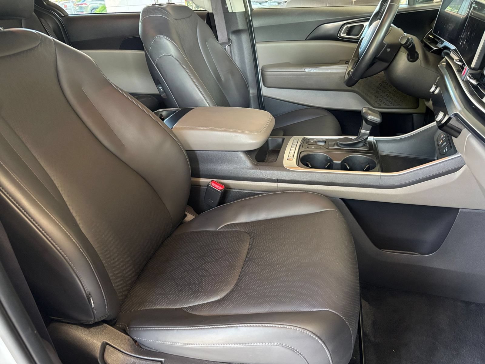 Used 2026 Kia Carnival FWD image 34