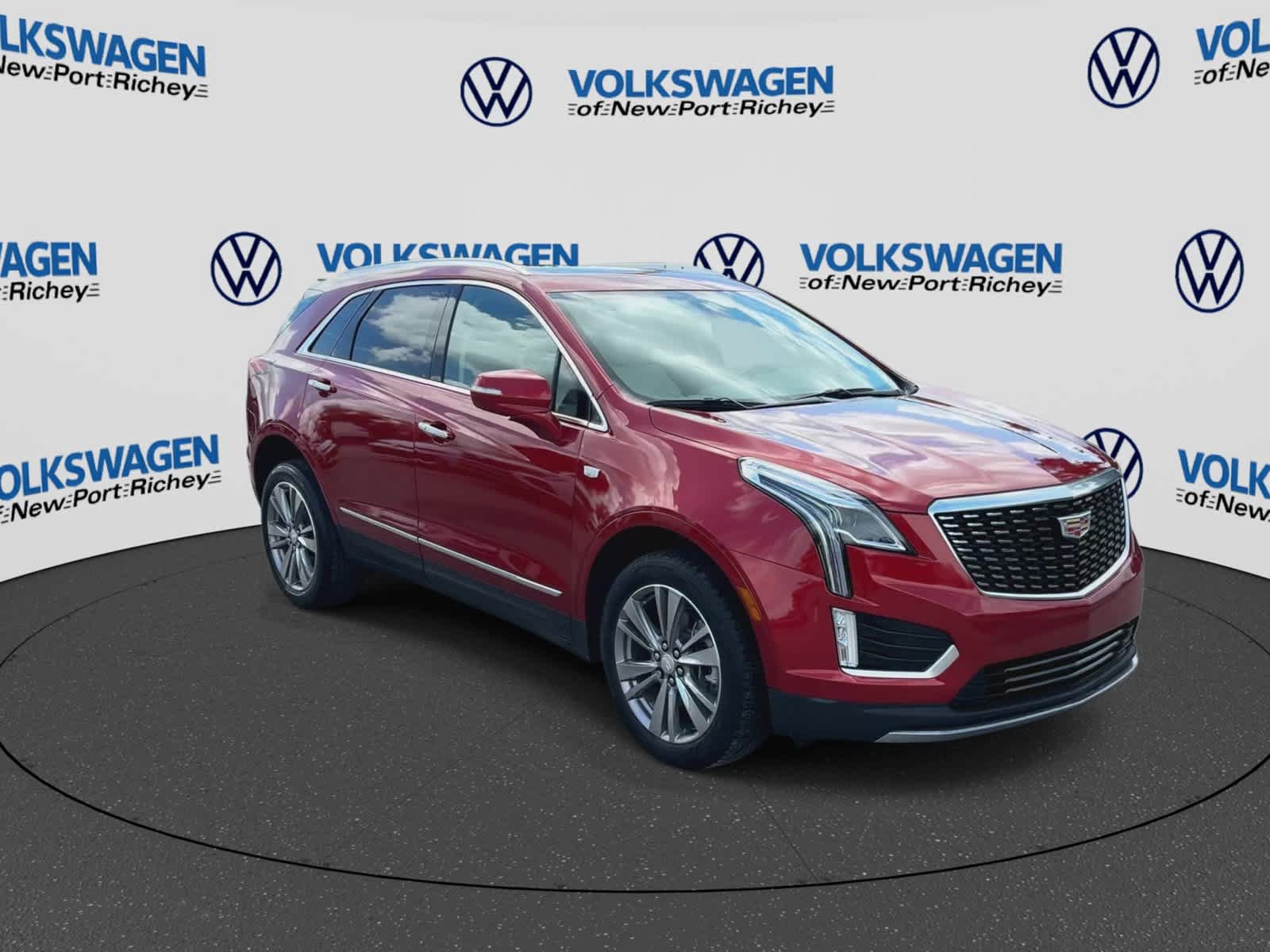 Used 2025 Cadillac XT5 Premium Luxury w/ LPO, Floor Liner Package AWD/4WD image 2