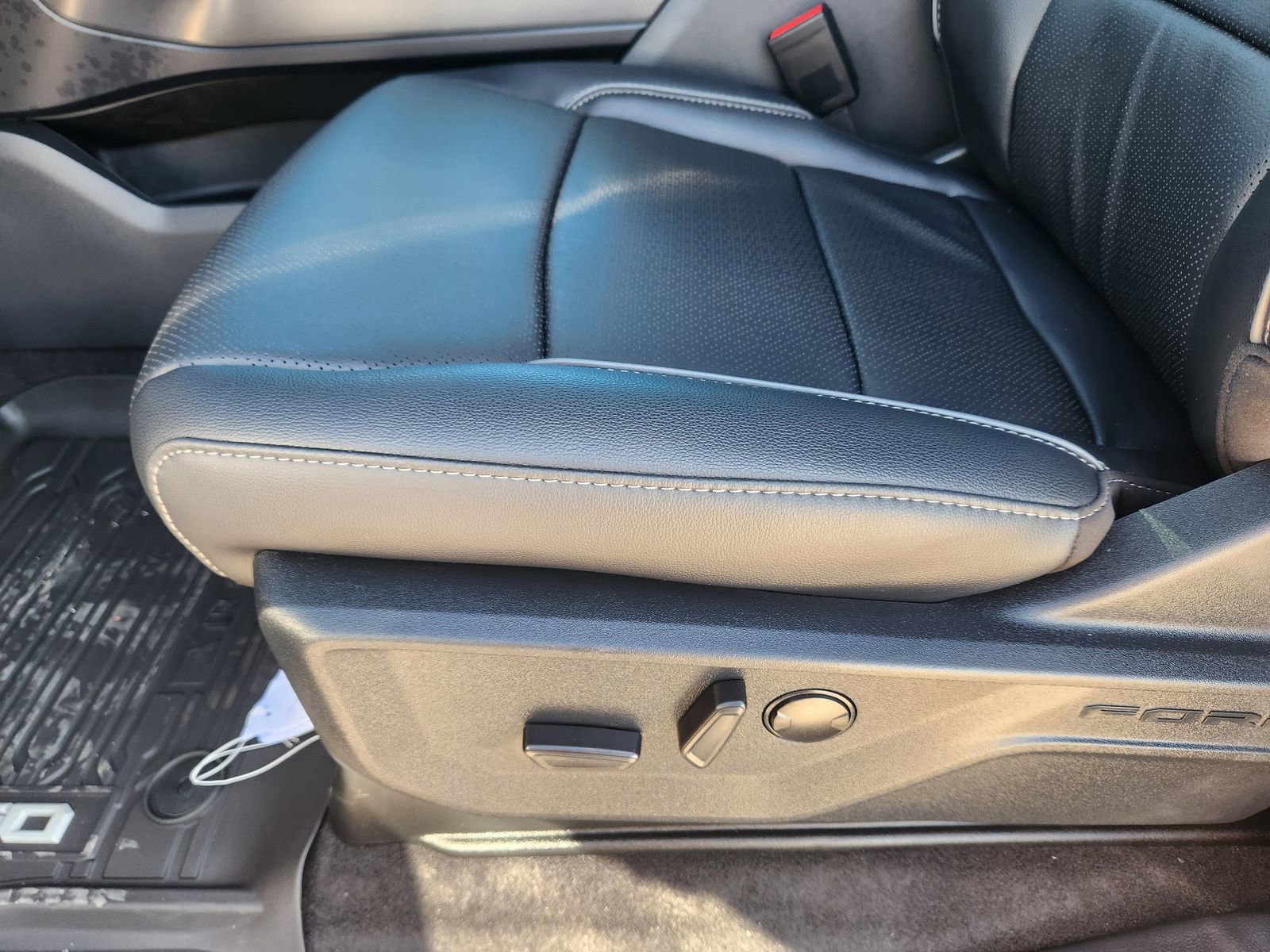 New 2026 Ford F150 Lariat w/ Equipment Group 501A Mid image 23