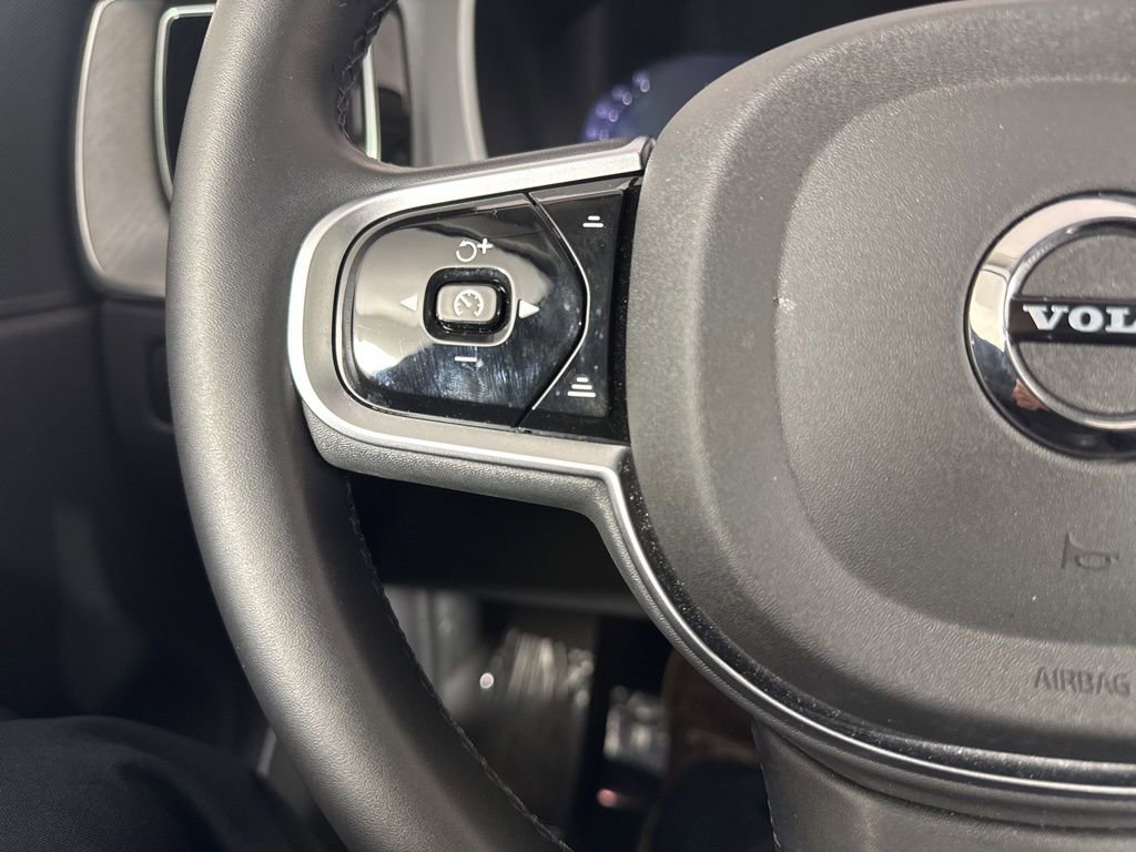 Used 2025 Volvo XC60 B5 Plus image 32