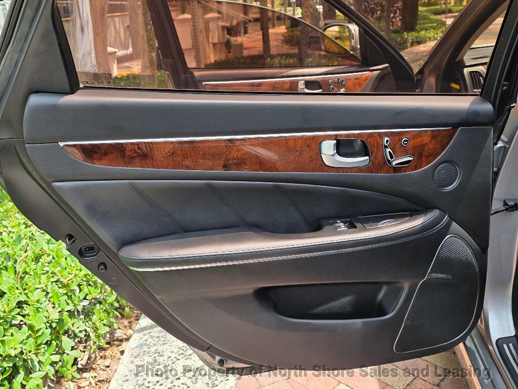 Used 2013 Hyundai Equus Signature RWD image 35