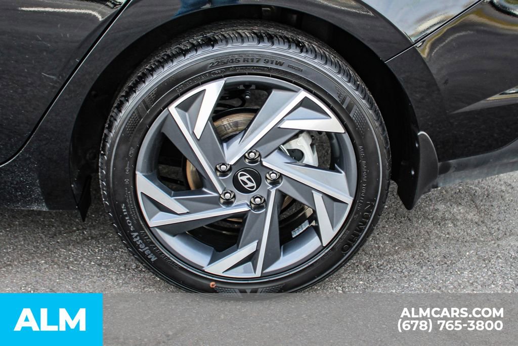 Used 2025 Hyundai Elantra Sport image 16