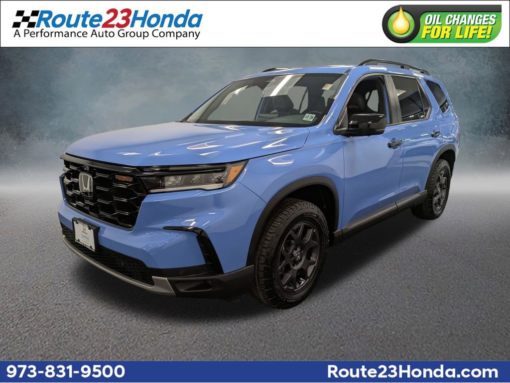 Certified 2025 Honda Pilot TrailSport image 1