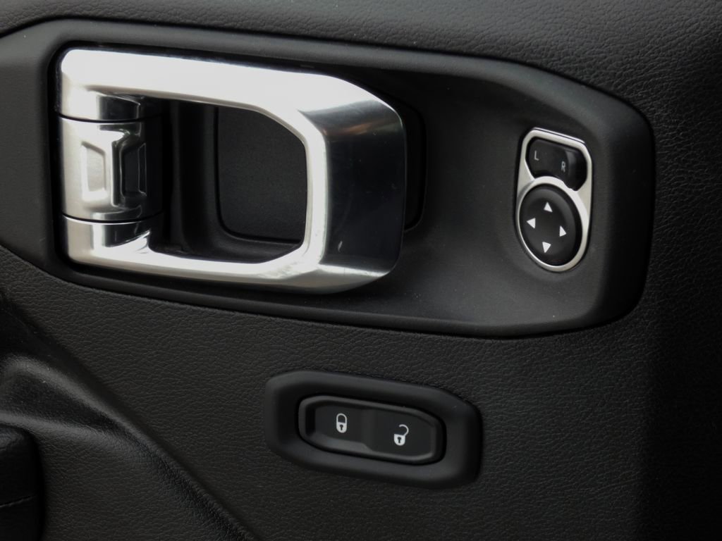 Used 2025 Jeep Wrangler Unlimited Rubicon image 21