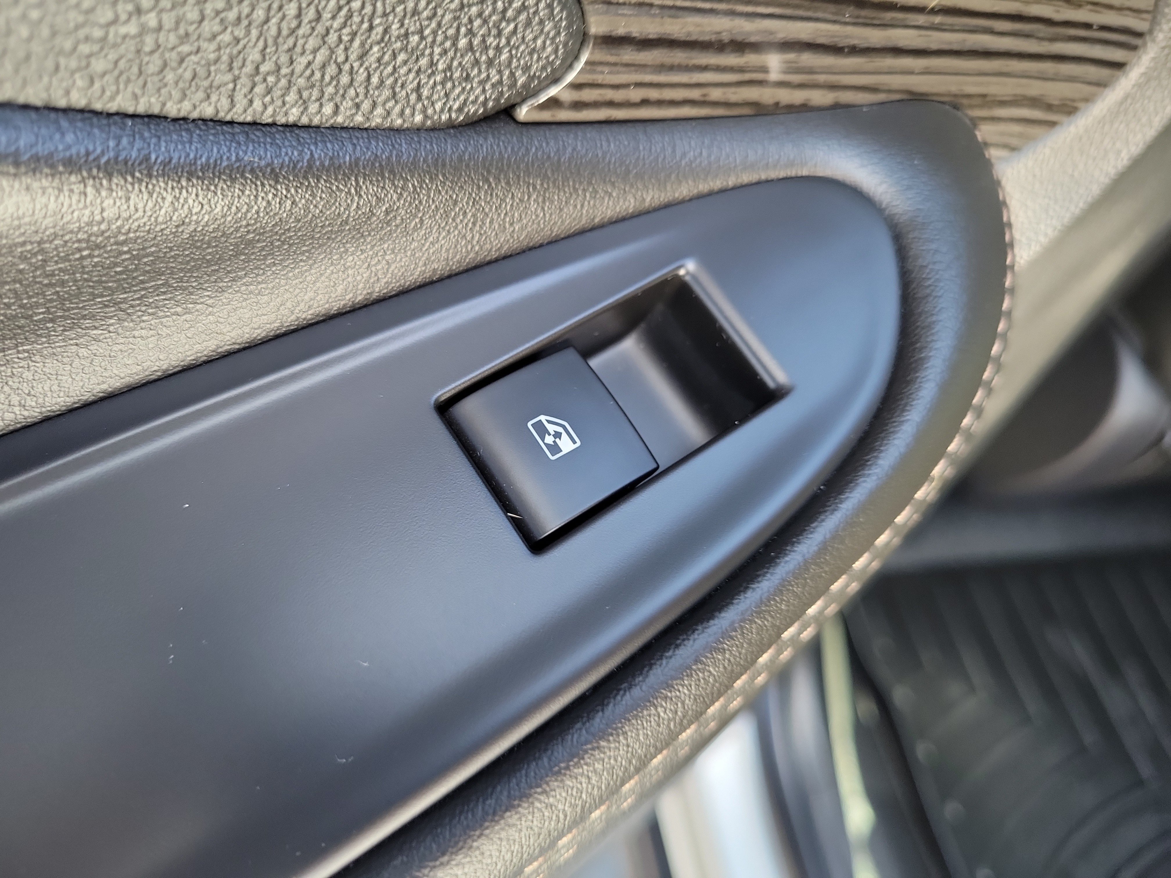 Used 2017 Buick Envision Premium AWD/4WD image 15