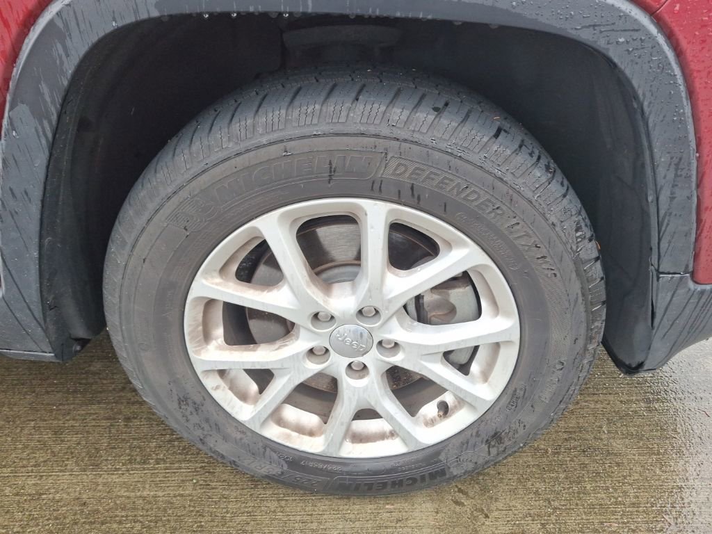 Used 2017 Jeep Cherokee Latitude w/ True North Edition image 5