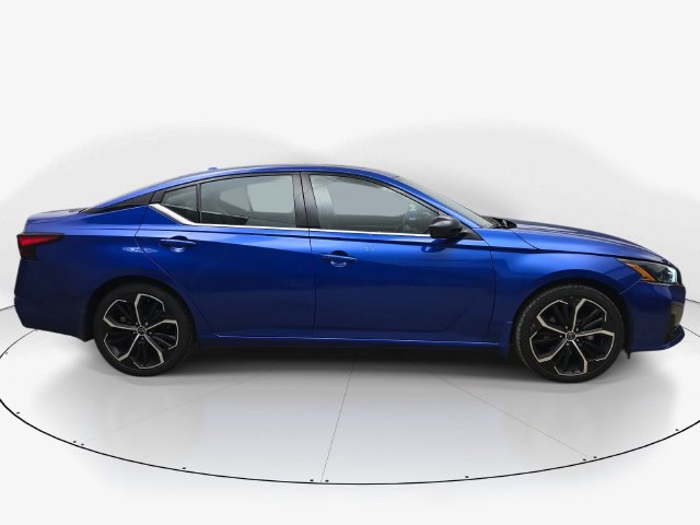Used 2025 Nissan Altima 2.5 SR w/ SR Premium Package FWD image 4