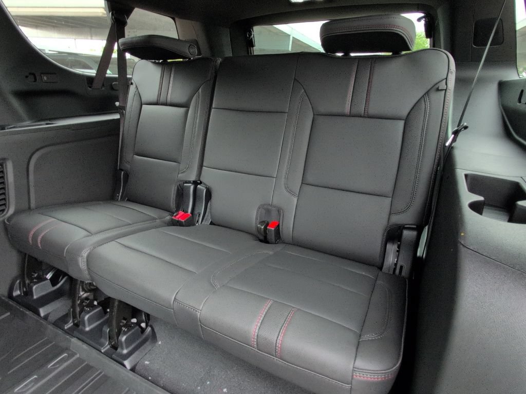 New 2026 Chevrolet Suburban RST w/ RST Capability Package AWD/4WD image 9